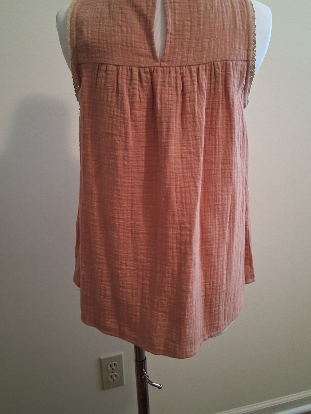 Hem & T H READ Sleeveless Lace Yoke Camisole Top in Blush Peach SMALL NWT - Picture 9 of 13